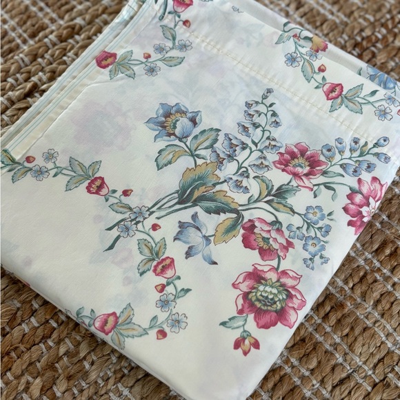 Vintage 80's Full Flat Bedsheet - Floral Bed Sheet - Cannon Percale Sheet - Picture 2 of 12